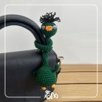 Long-necked green knotted goose